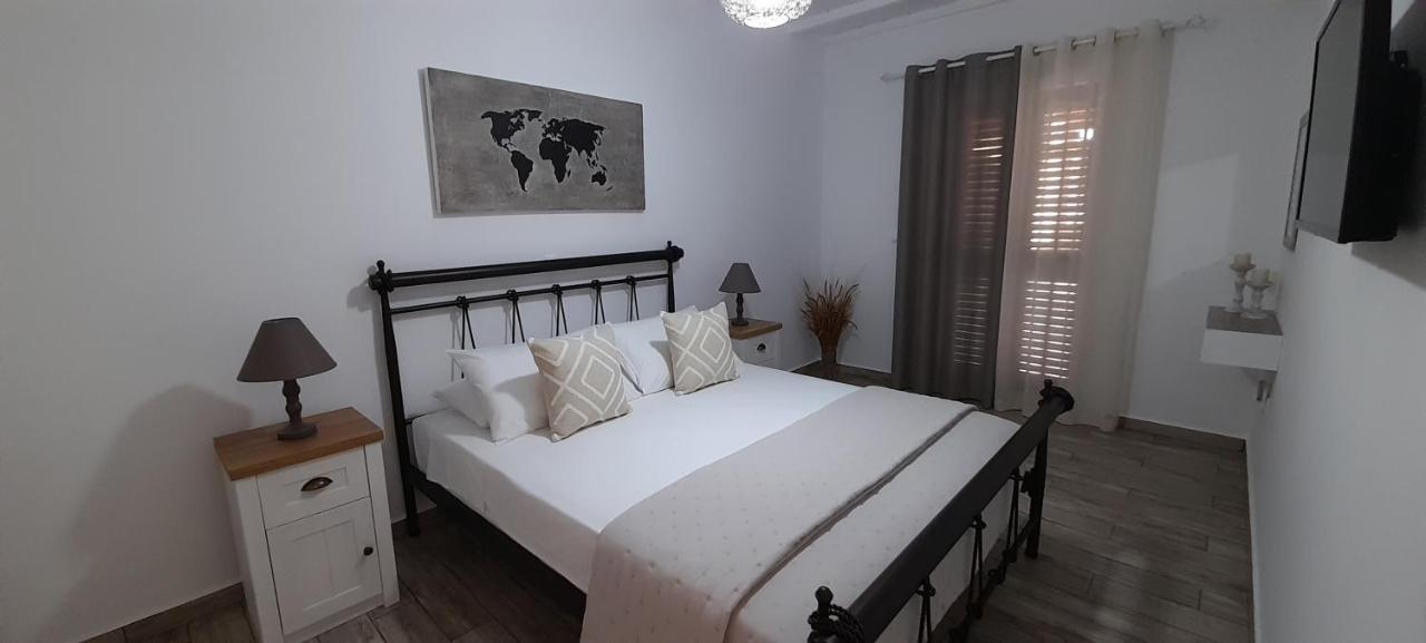 Alisachni Apartment Kini Bagian luar foto