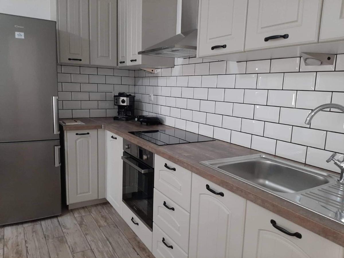 Alisachni Apartment Kini Bagian luar foto