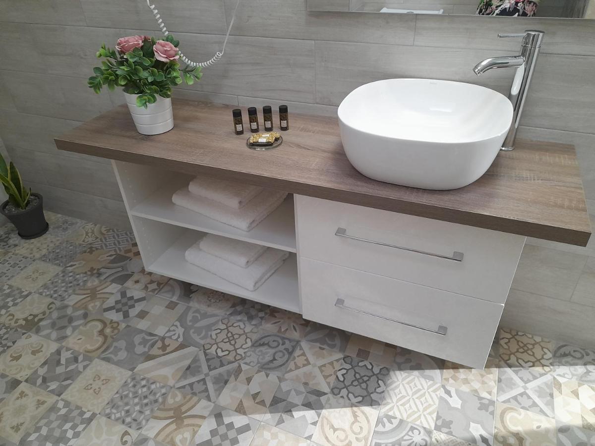 Alisachni Apartment Kini Bagian luar foto
