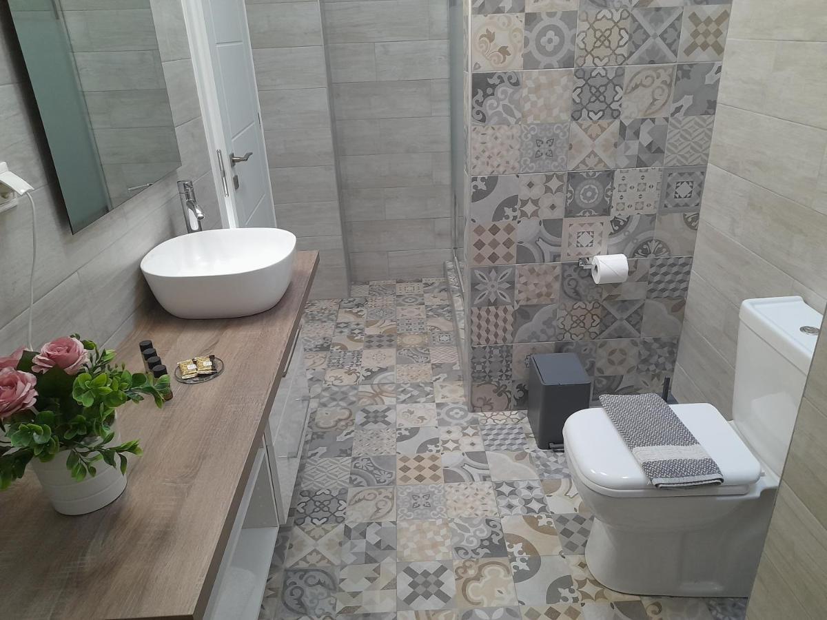 Alisachni Apartment Kini Bagian luar foto