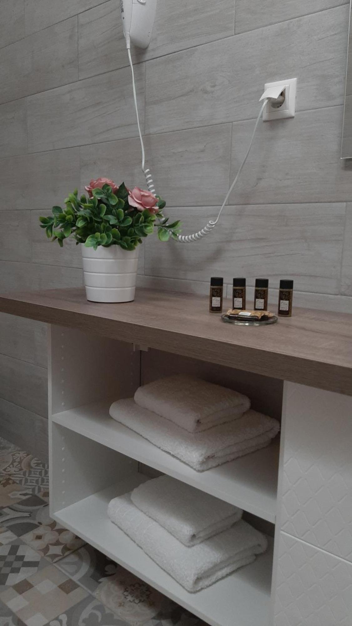 Alisachni Apartment Kini Bagian luar foto